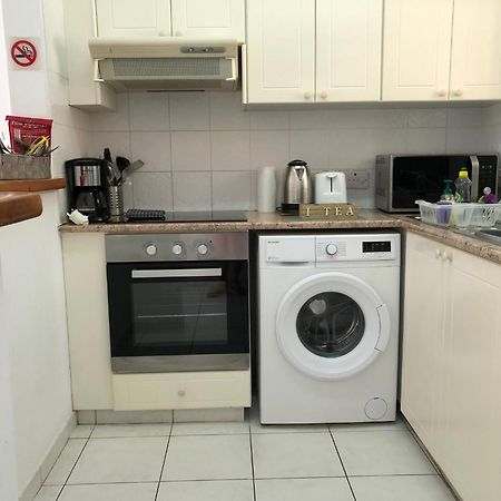 Stylish 1 Bedroom Apartment In Limnaria Gardens Paphos Exterior foto