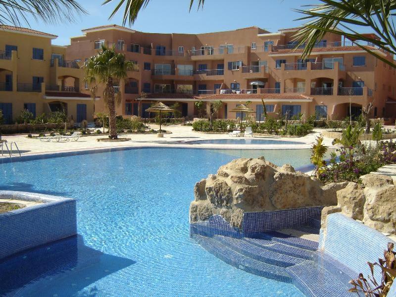 Stylish 1 Bedroom Apartment In Limnaria Gardens Paphos Exterior foto