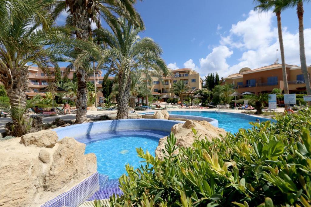 Stylish 1 Bedroom Apartment In Limnaria Gardens Paphos Zimmer foto