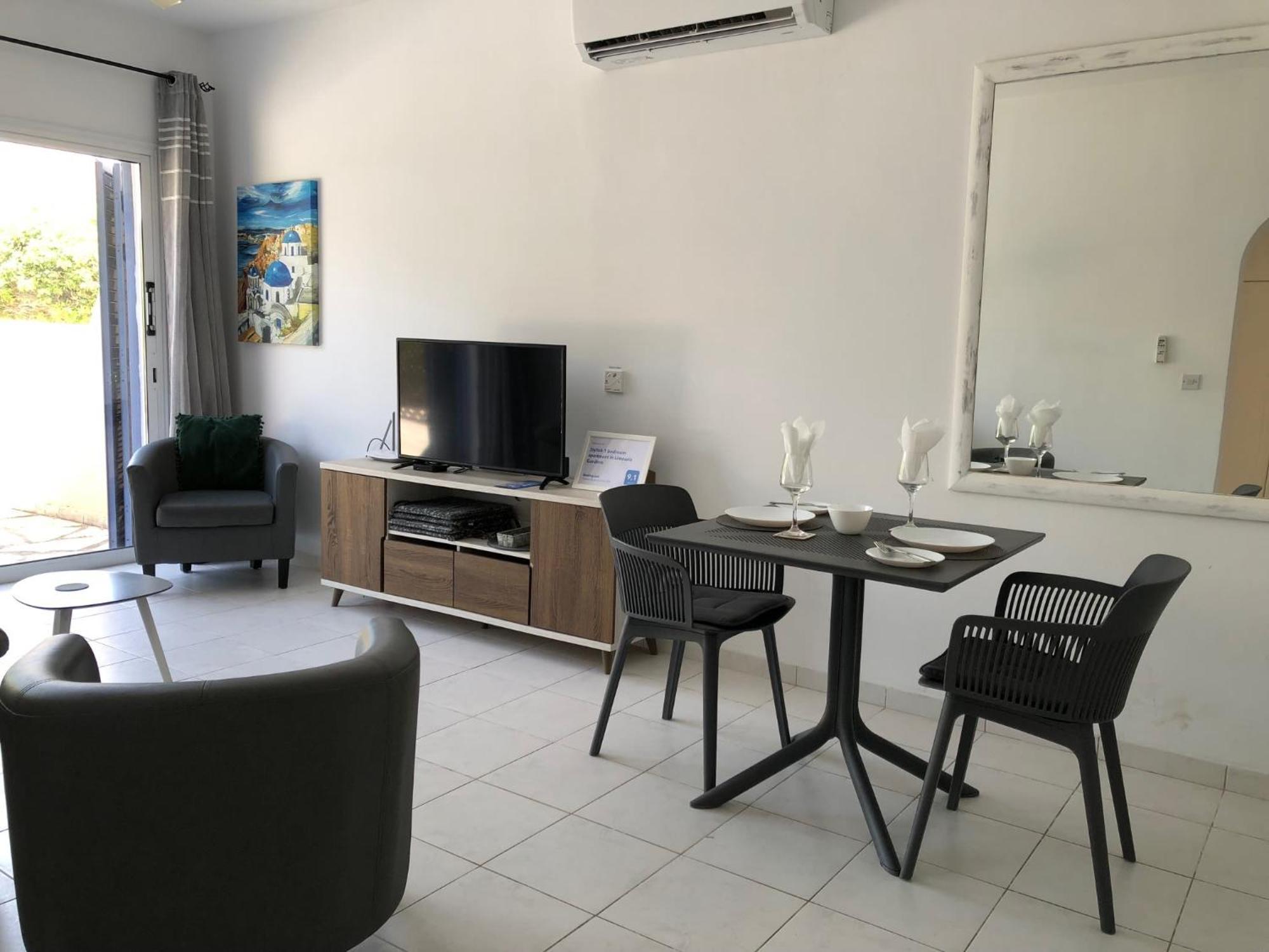 Stylish 1 Bedroom Apartment In Limnaria Gardens Paphos Exterior foto