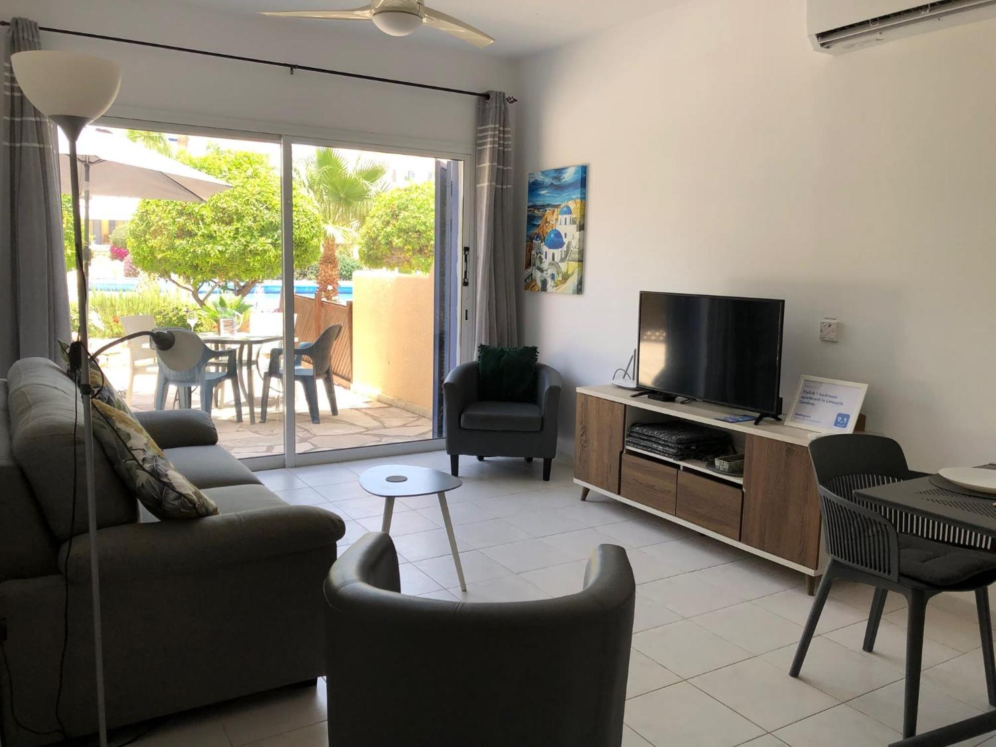 Stylish 1 Bedroom Apartment In Limnaria Gardens Paphos Exterior foto