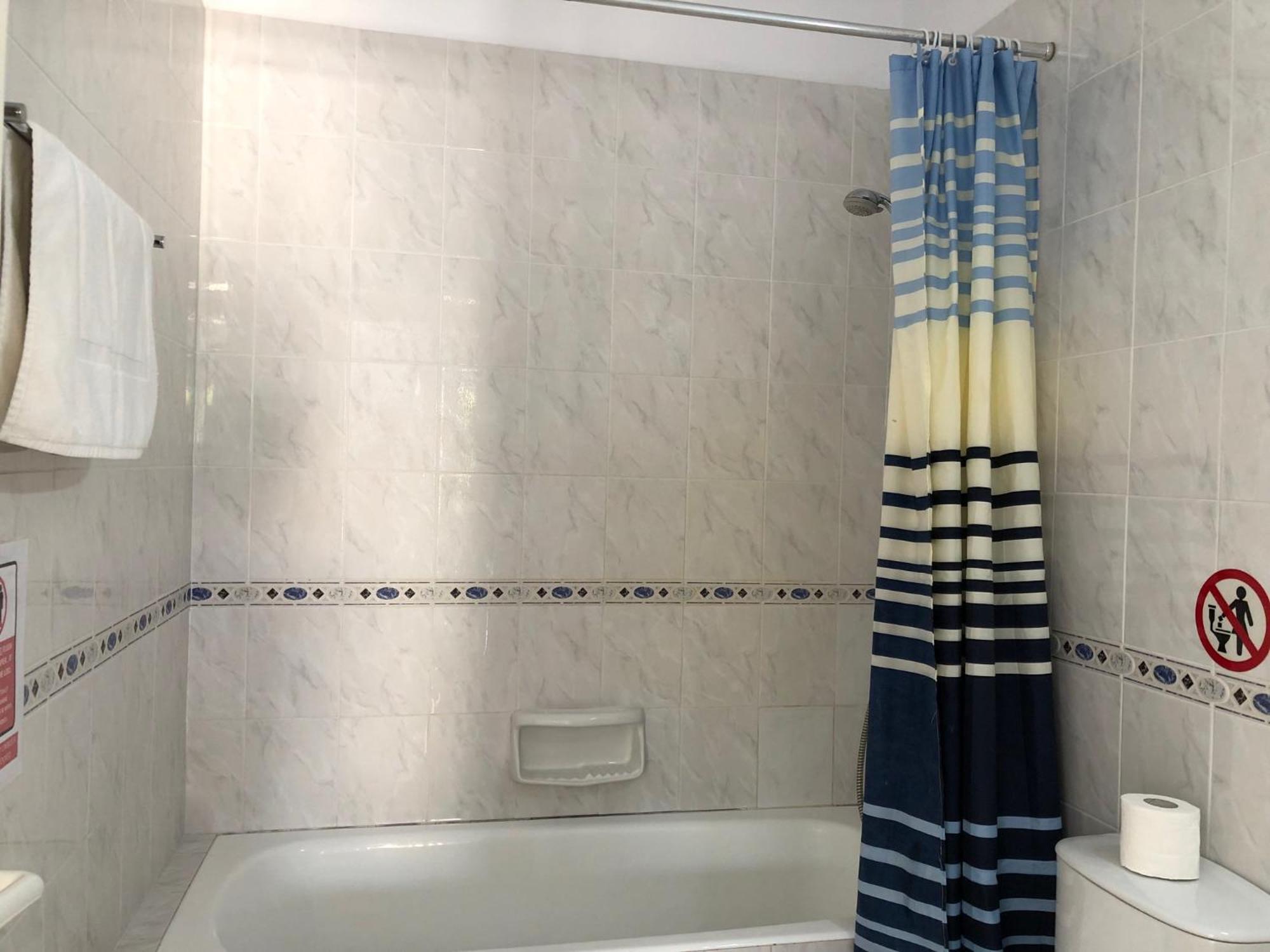 Stylish 1 Bedroom Apartment In Limnaria Gardens Paphos Exterior foto
