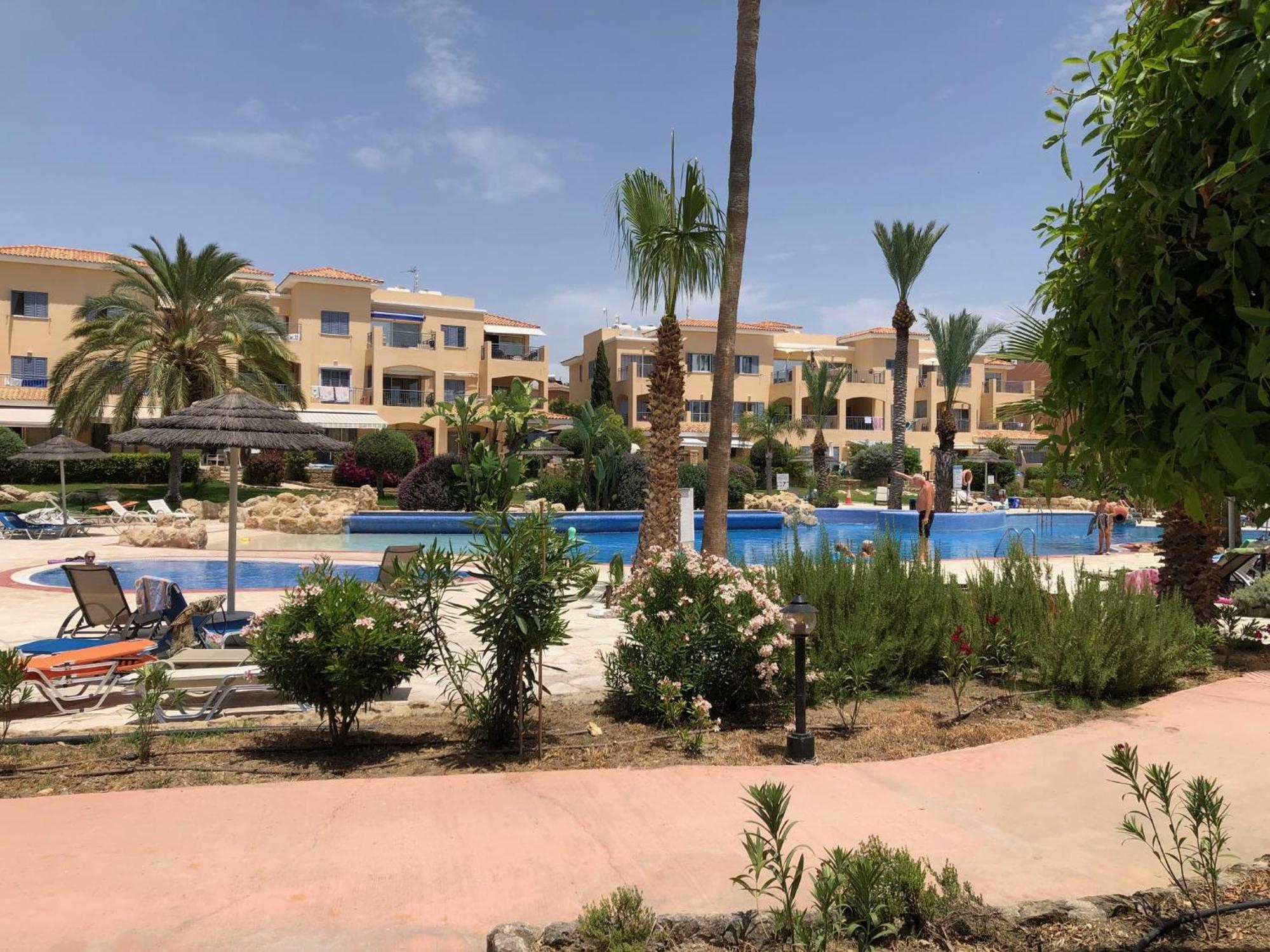 Stylish 1 Bedroom Apartment In Limnaria Gardens Paphos Exterior foto