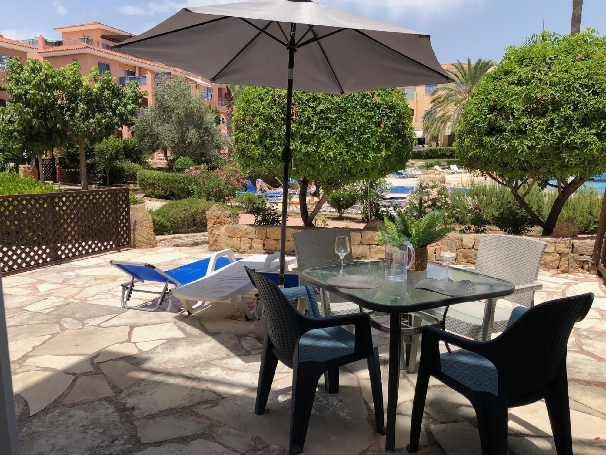 Stylish 1 Bedroom Apartment In Limnaria Gardens Paphos Exterior foto
